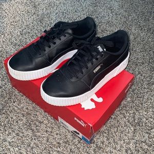 Like new women’s puma causal shoes